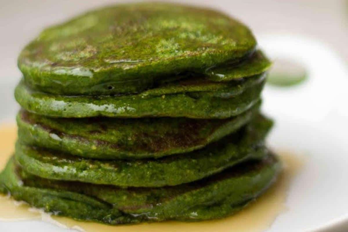 Receta de pancakes de espinacas y avena ¡Agrégale miel en lugar de sal
